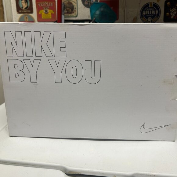 Athletic_Shoes
